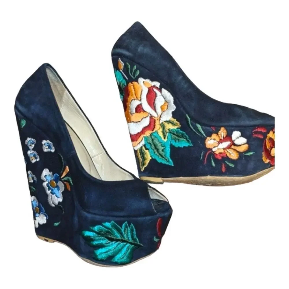 Pier Lucci Embroidered Asian Inspired Peep Toe Platform EUC